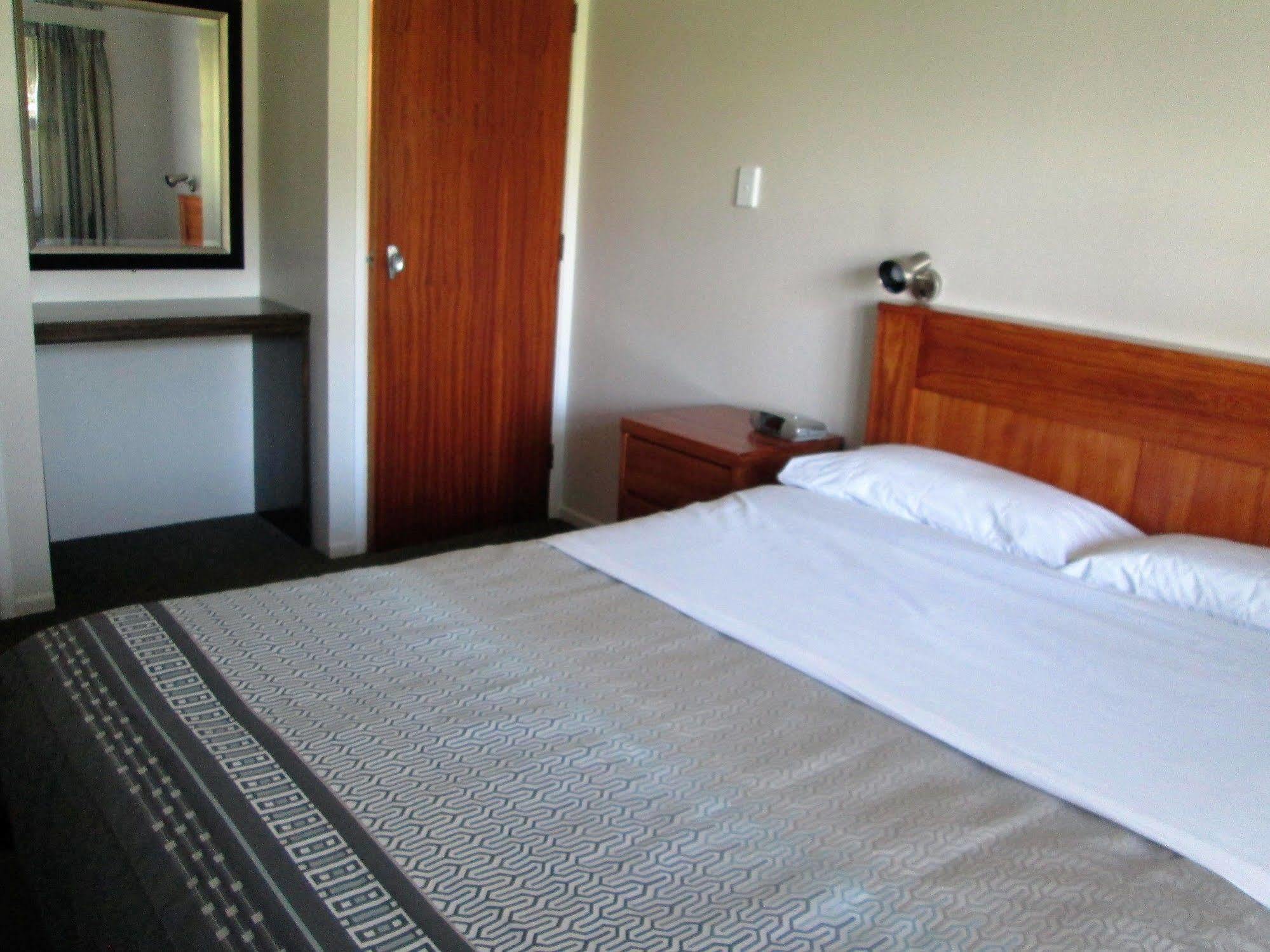 פאפאקורה Colonial Motel מראה חיצוני תמונה