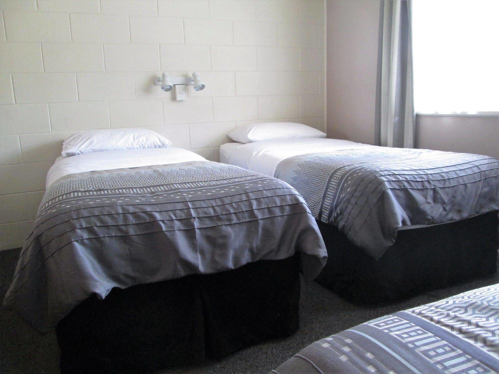 פאפאקורה Colonial Motel מראה חיצוני תמונה