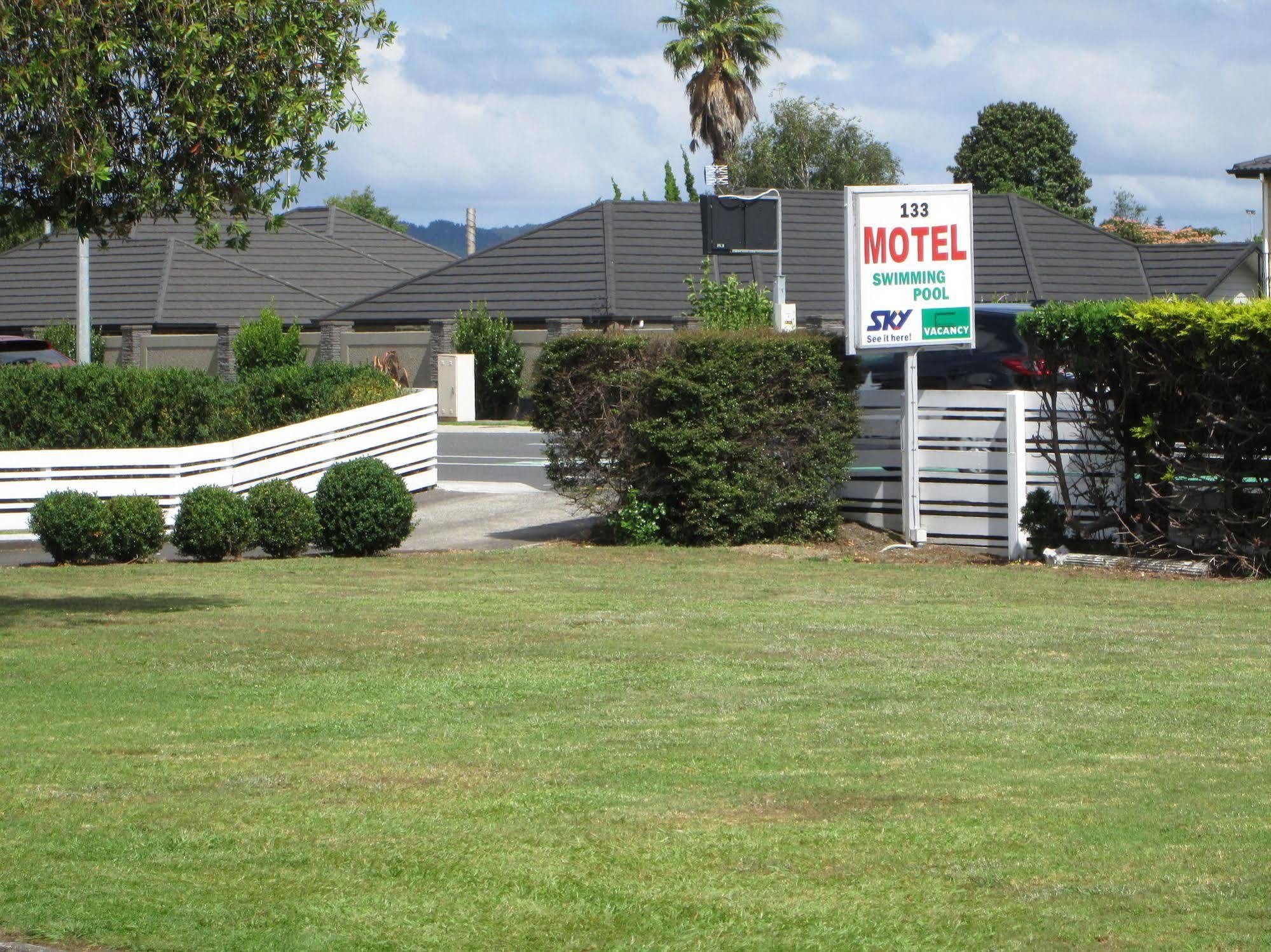 פאפאקורה Colonial Motel מראה חיצוני תמונה
